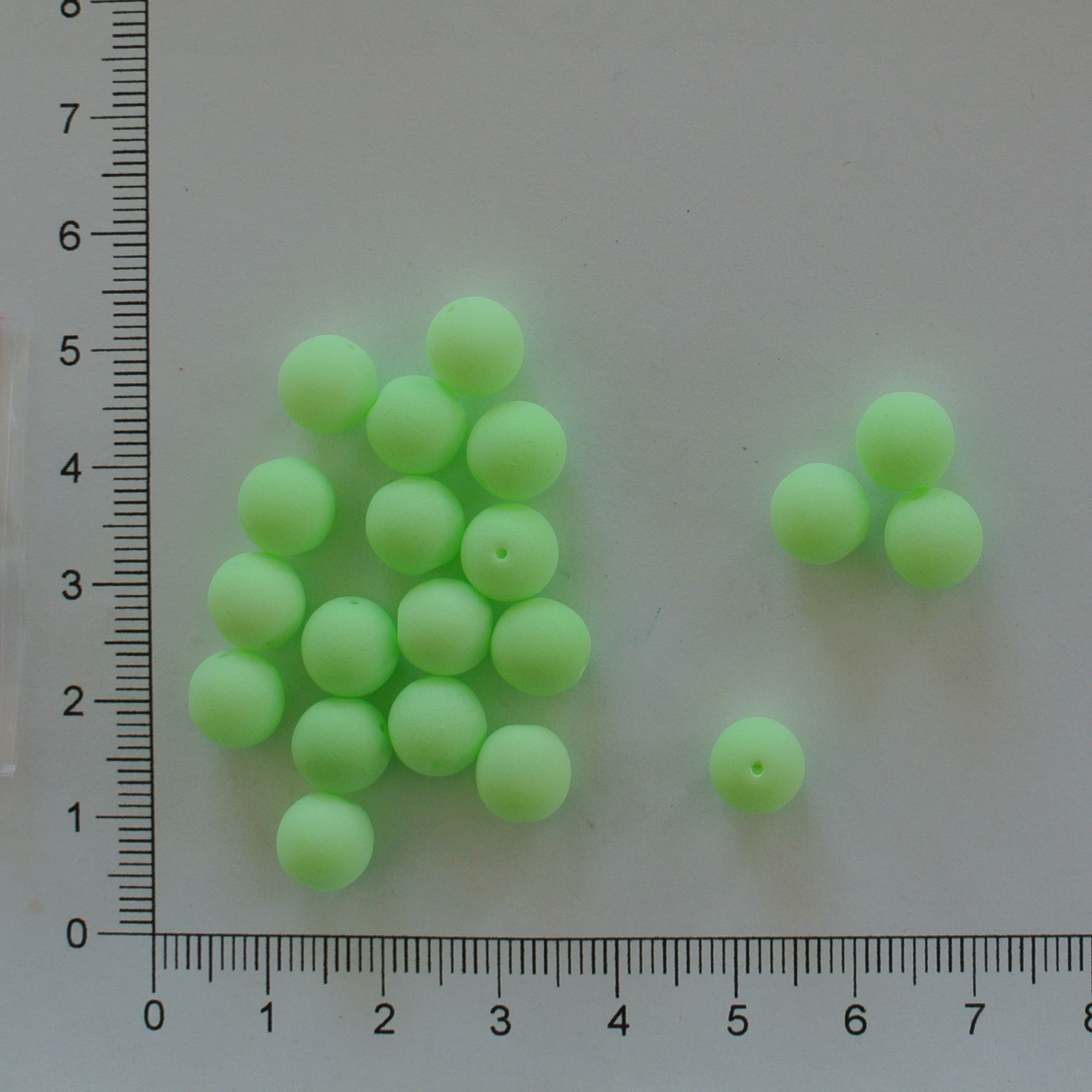 Skleněné kuličky 8mm NEON pudr zelená (20ks)