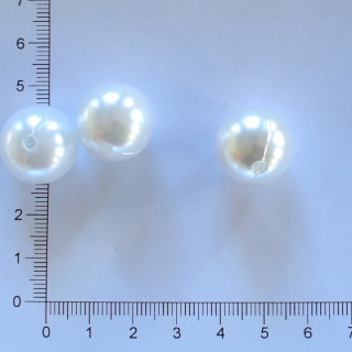 Plastový korálek 18mm bílý