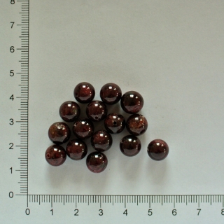Granát 8mm 